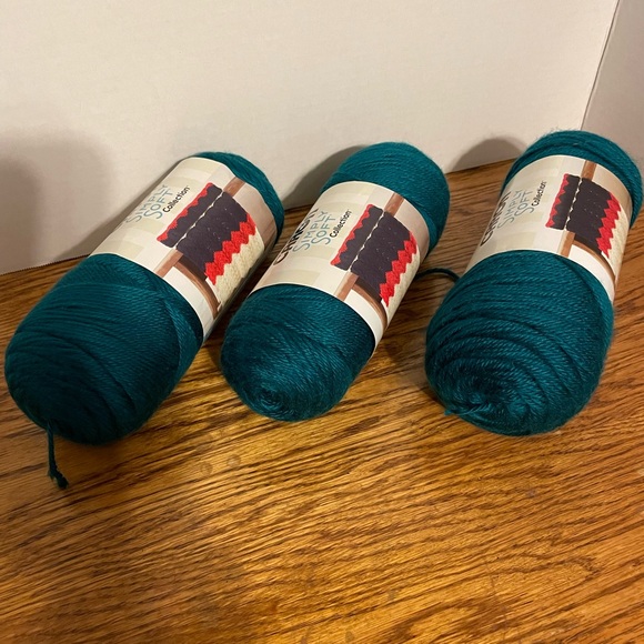 Caron Pagoda Yarn 3 Skeins (6 oz each) - Picture 3 of 3